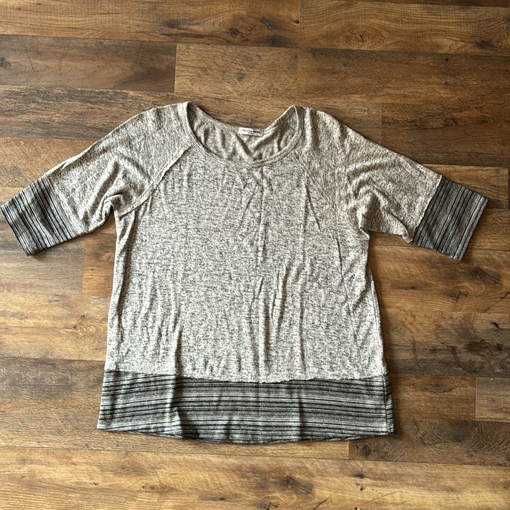 Cha Cha Vente Gray Striped Lightweight Sweater